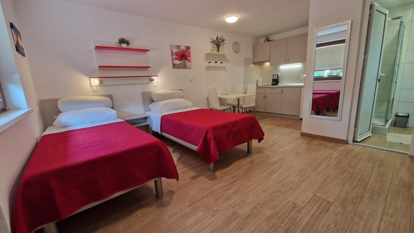 Apartamento Plitvice Zg Smoljanac Exterior foto